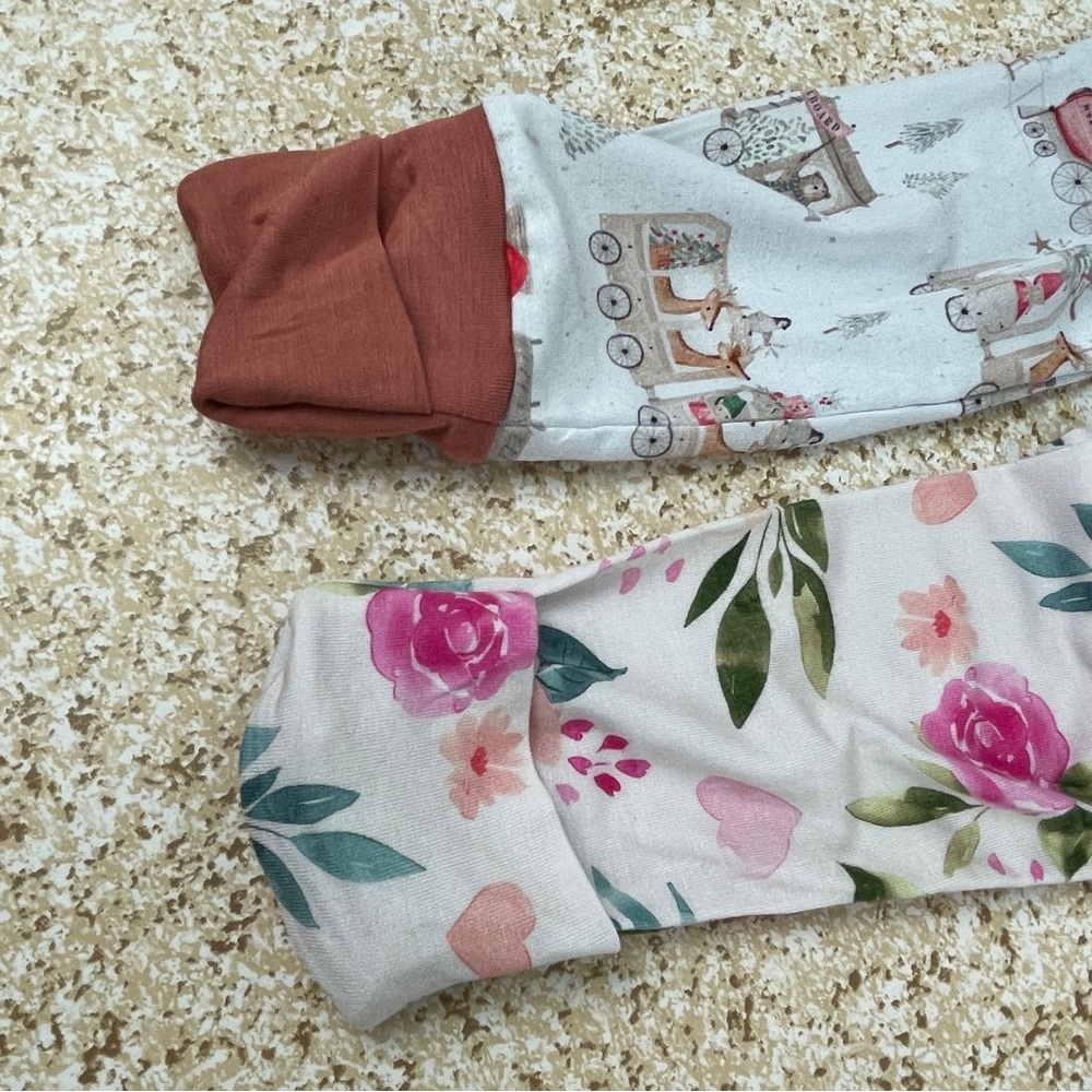 Floral Ruffle/Winter Holiday Train Baby Sleeper Zip-up Pajamas 12-18 Months - Picture 6 of 8